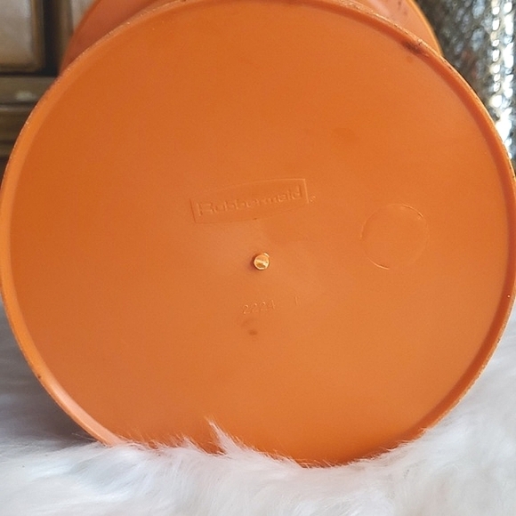 Vintage 70s Rubbermaid Plastic Groovy Flower Floral Cottagecore Orange Canister - Picture 10 of 14
